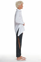 POPLIN COTTON SHIRT WITH DIAGONAL CUTTING AND BUTTONING, OPEN SHOULDER, LONG SLEEVES, ASYMMETRICAL ON THE SIDE OF THE BUTTONING.