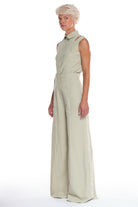 LONG HIGH-WAISTED PANTS WITH CUTTINGS AND POCKETS ON THE BACK.