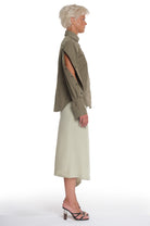 RAIN PROOF SHIRT WITH OPEN SLEEVES, CUTTING AND BUTTONING ON EACH OF THEM, OPEN COLLAR, OVERLAPPING IN FRONT