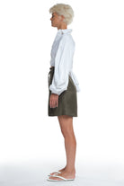 HIGH-WAISTED SHORTS WITH THIN BELT AND DETAILS, ONE POCKET ON THE BACK