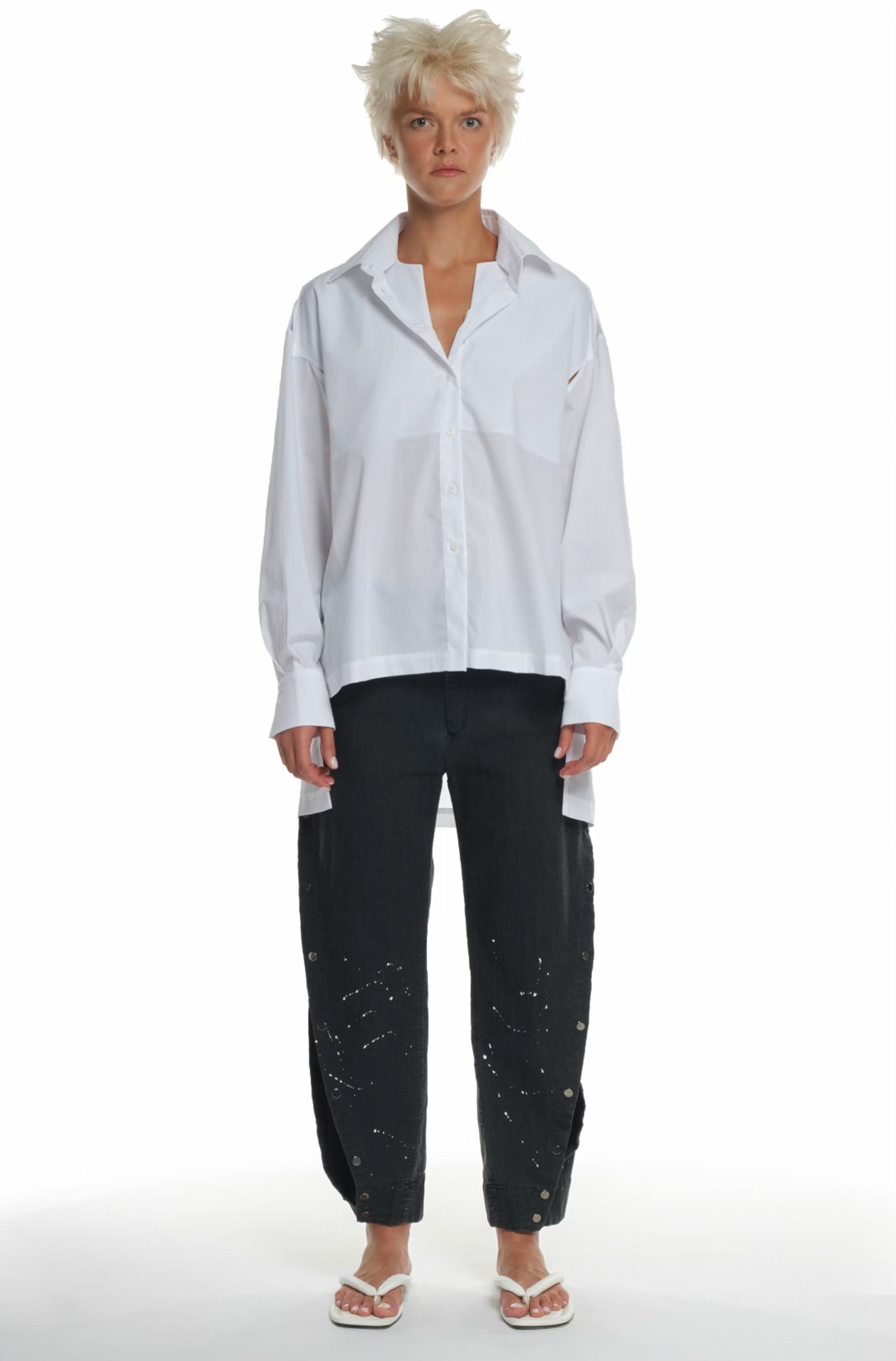 LONG SLEEVE COTTON SHIRT WITH TWO DIFFERENT TYPES OF COLLAR, CUTTINGS IN FRONT AND ON THE SHOULDERS, LONGER ON THE BACK