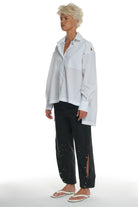 LONG SLEEVE COTTON SHIRT WITH TWO DIFFERENT TYPES OF COLLAR, CUTTINGS IN FRONT AND ON THE SHOULDERS, LONGER ON THE BACK