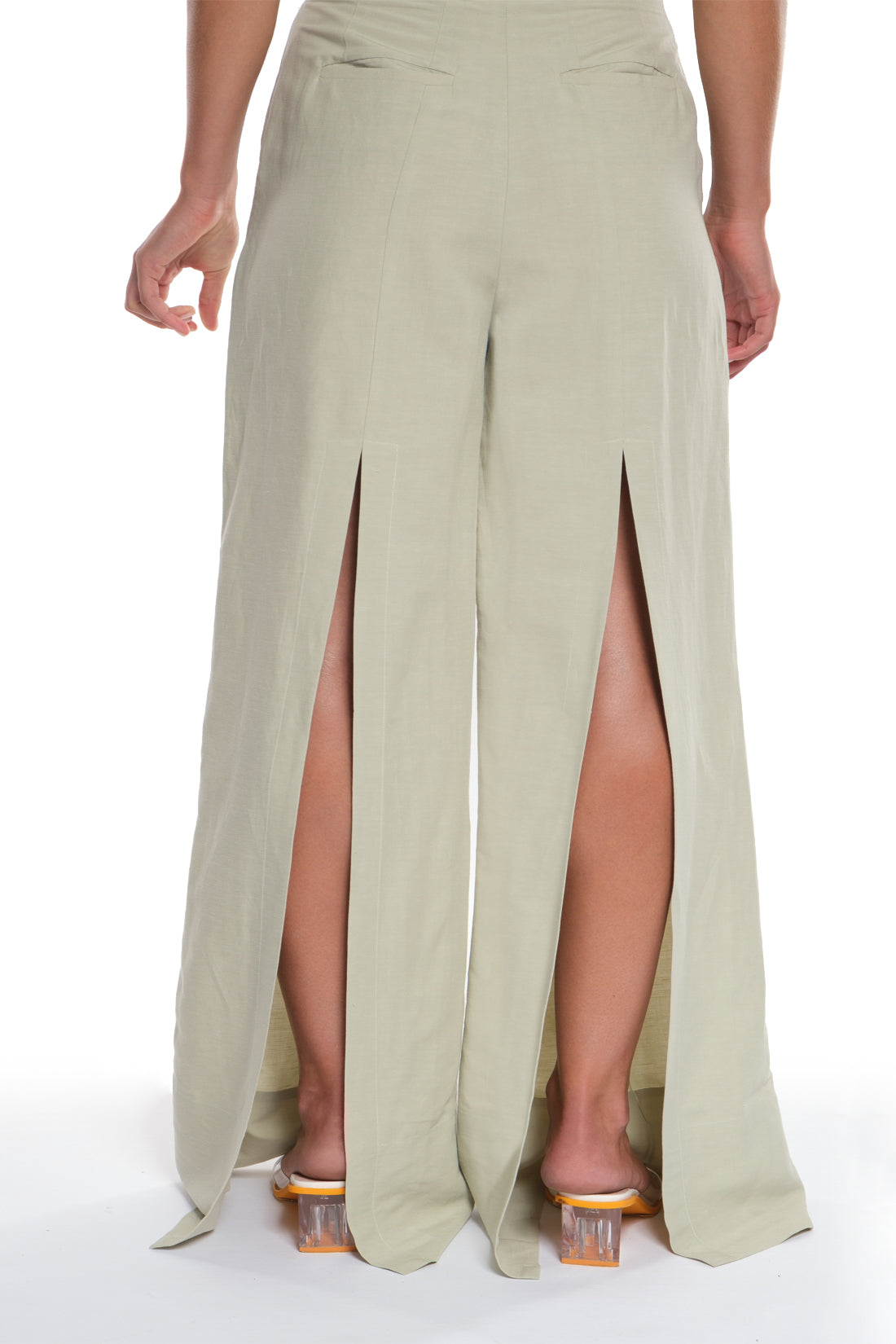 LONG HIGH-WAISTED PANTS WITH CUTTINGS AND POCKETS ON THE BACK.