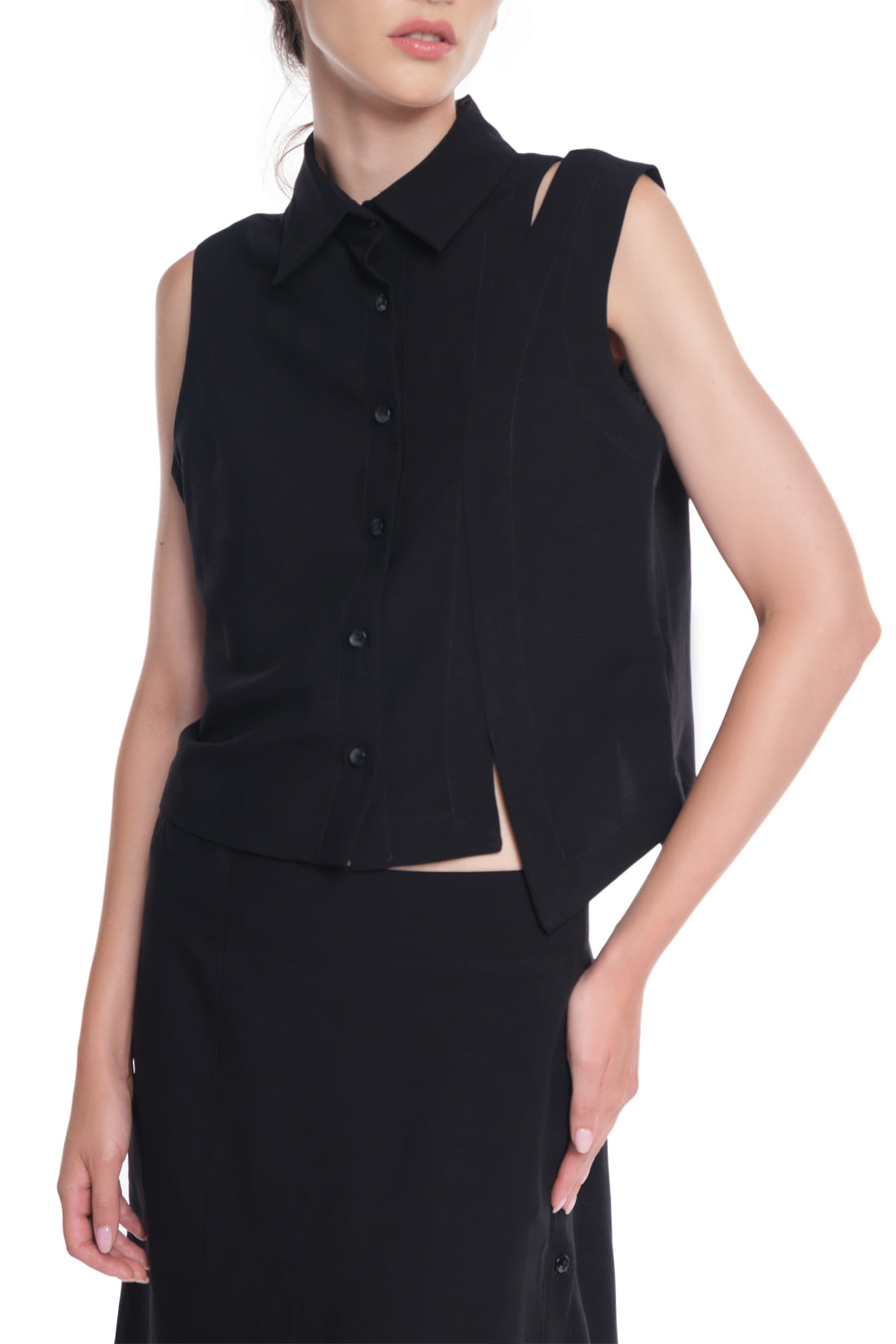 BUTTONED TOP WITH COLLAR, FRONT CUTTING ON THE SHOULDER, ASYMMETRICAL DESIGN