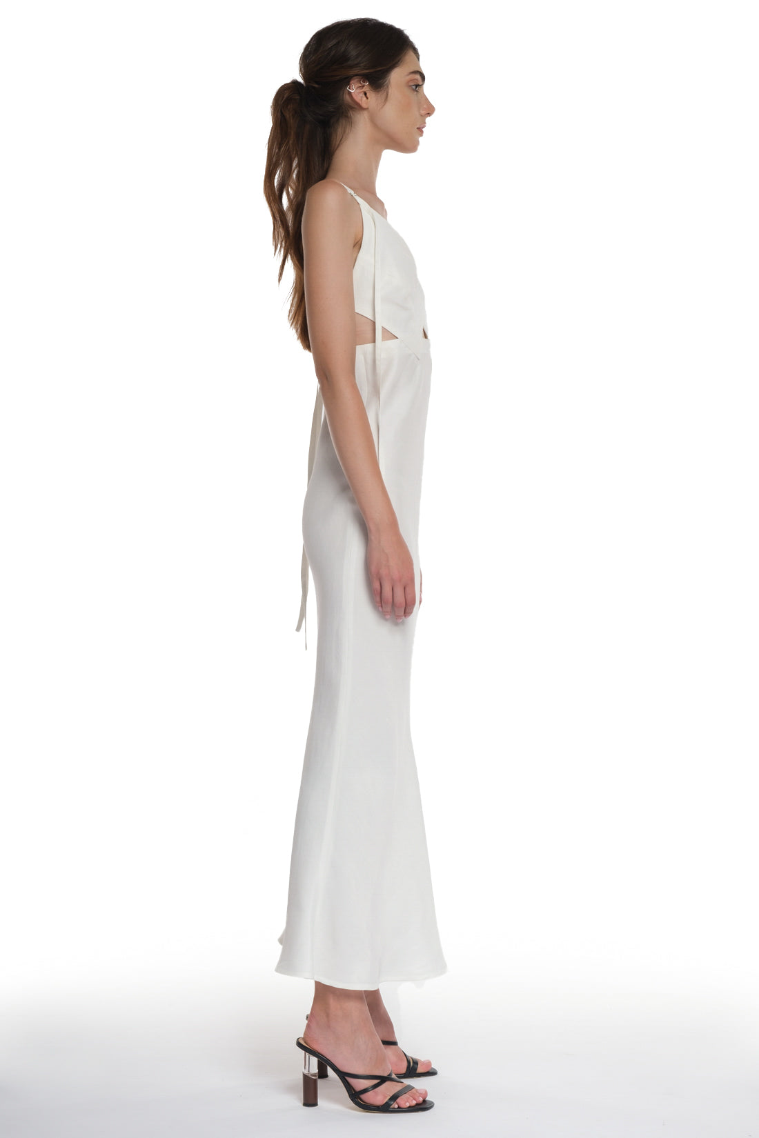 LONG ELEGANT DRESS WITH V NECK AND OPEN BACK.